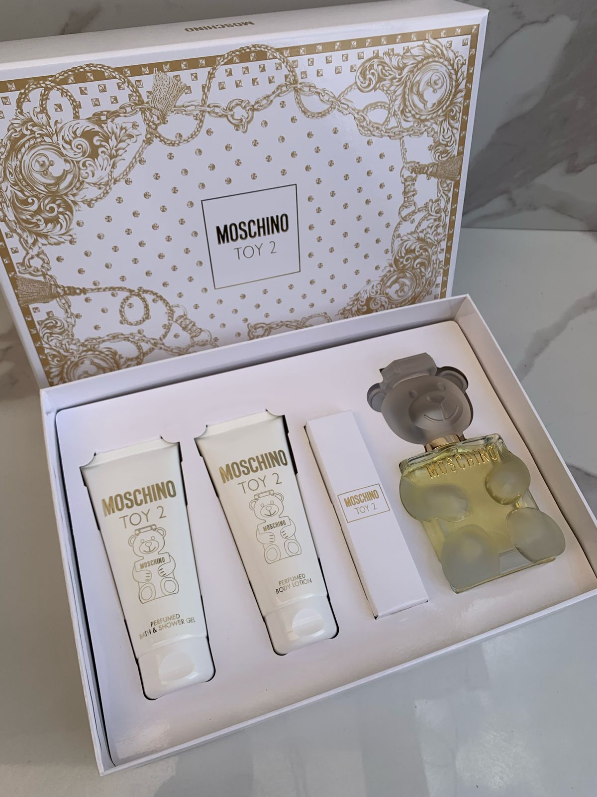 KIT EAU DE PARFUM MOSCHINO TOY 2